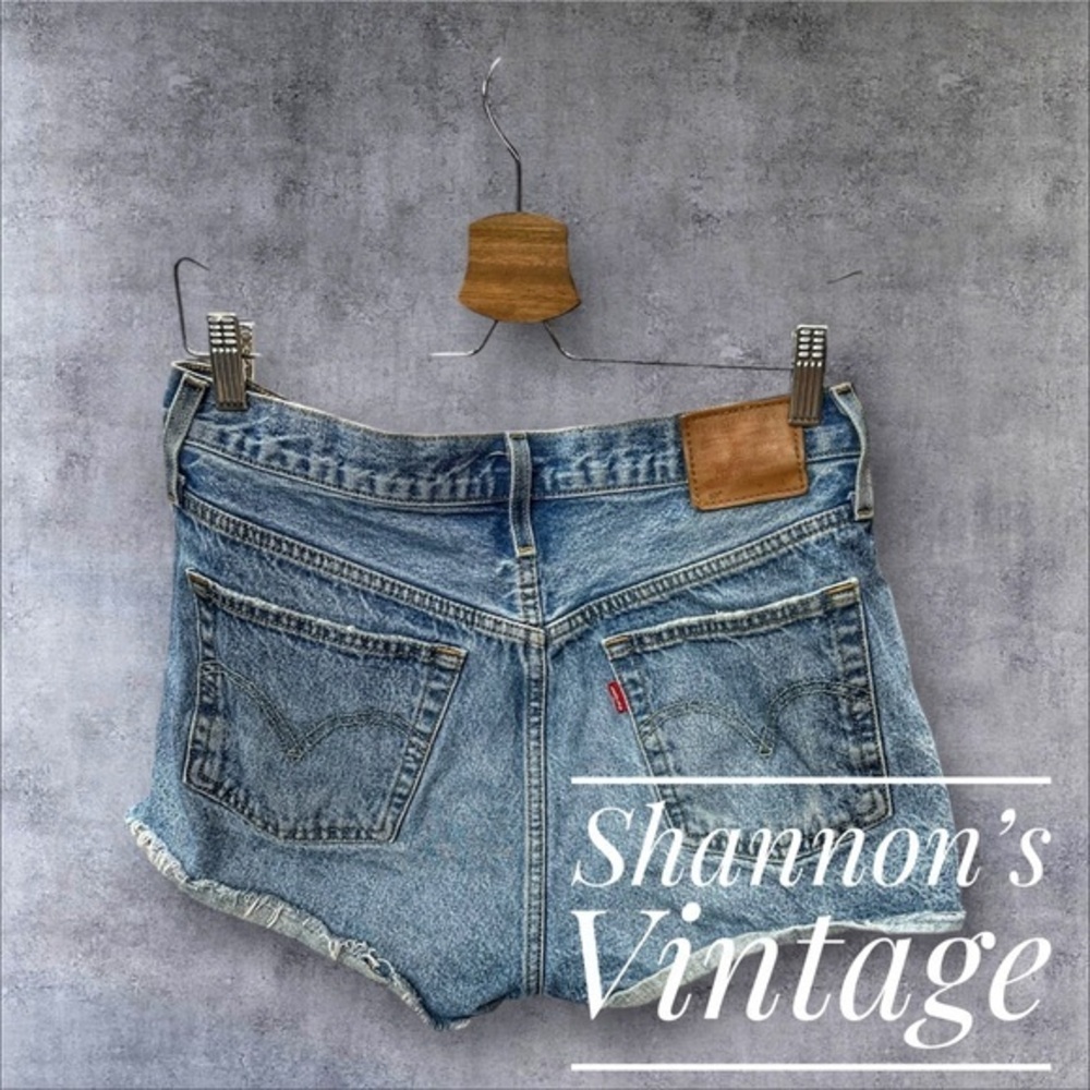 Levi’s 501 Premium Quality Women’s Sz 30 Cut Off Denim Shorts A37